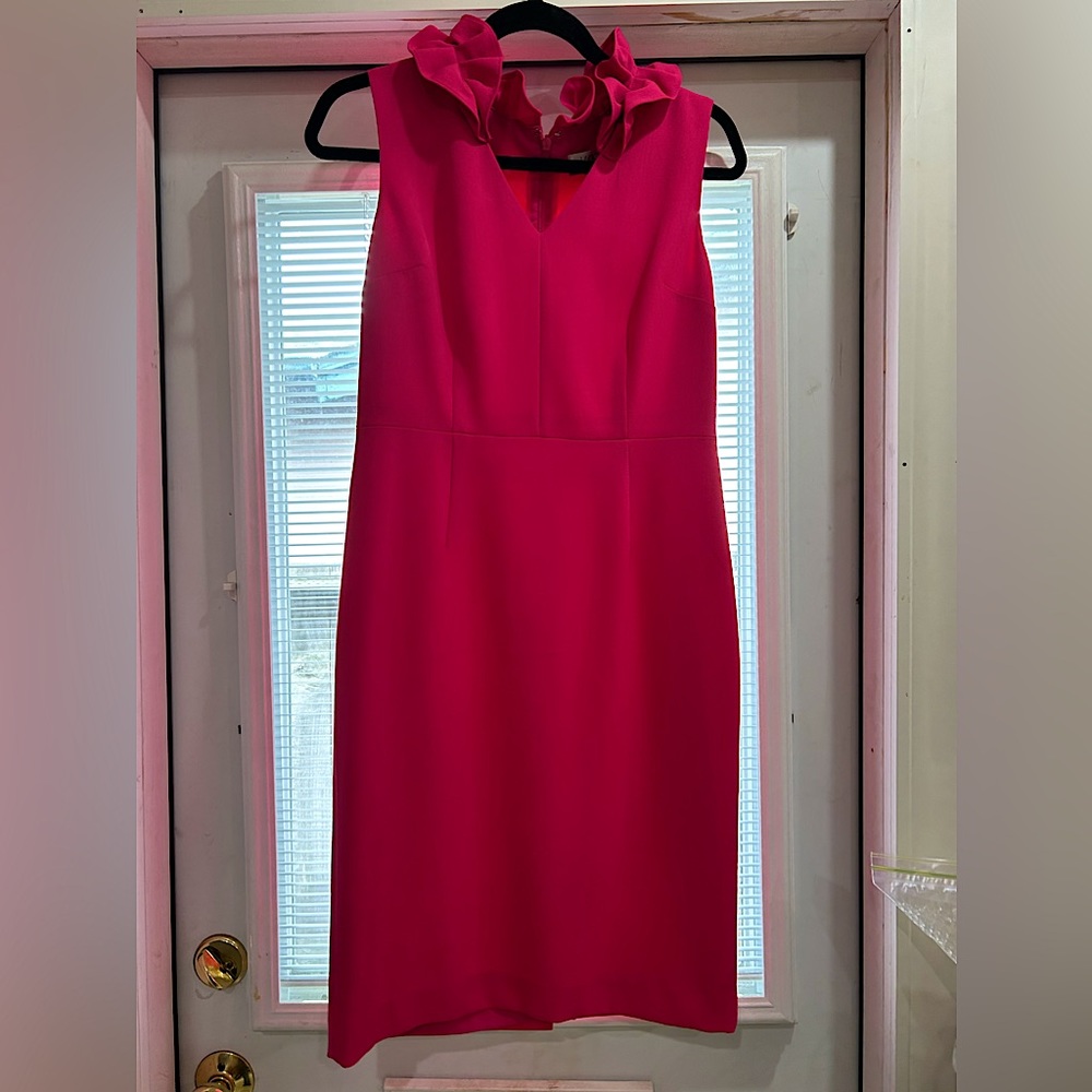 KASPER - fully lined hot pink size 4 dress.
In excellent condition.